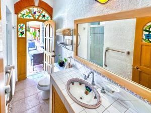 5 Bedroom Luxury Villa with Private Pool and Security - fits 12