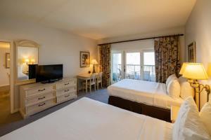 Sandcastle Court #220 -Kitchen