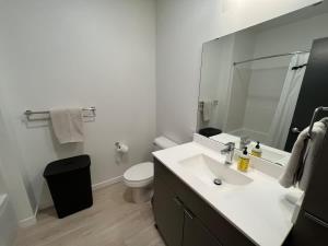 Modern Sunny Micro 1BR Light Rail Parks MSP 205