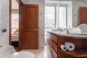 Armored luxury PH, Jacuzzis, Pool, Butler & Art