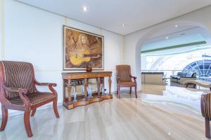 Armored luxury PH, Jacuzzis, Pool, Butler & Art