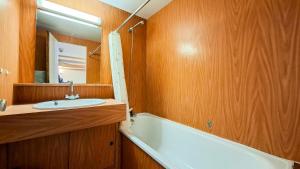 Résidence Andromede - Studio confortable · Entre pistes et commerces · Balcon MAE-7395