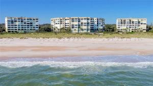 Surf & Racquet Club C102