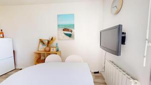 Appartements à Saint-Gilles-Croix-de-Vie - Le Bateau Ivre 50 m de la Plage MAE-6961