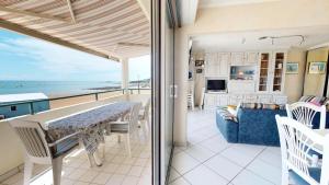 Appartements à Saint-Gilles-Croix-de-Vie - LE MONTECRISTO Face à la Plage MAE-0151