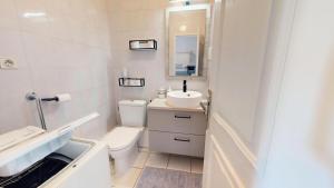 Appartements à Saint-Gilles-Croix-de-Vie - LE MONTECRISTO Face à la Plage MAE-0151