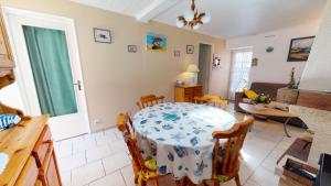 Maison à Saint-Gilles-Croix-de-Vie - Maison de pêcheur proche du Port MAE-9181