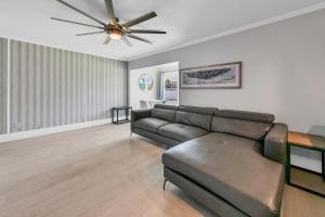 132 Short Drive to the Beach 3 Pools Grill