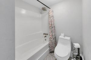 132 Short Drive to the Beach 3 Pools Grill