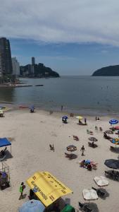 AP frente a praia, pé na areia! Bem localizado!