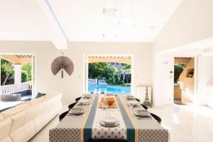 Résidence Superbe Villa 330m2 Piscine & Jacuzzi - Superbe Villa 330m2 piscine & jacuzzi MAE-2233