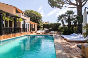 Résidence Villa 5 Chambres, Sauna, Piscine Et Vue Mer. - VILLA 5 chambres, sauna, piscine et vue mer. MAE-2513