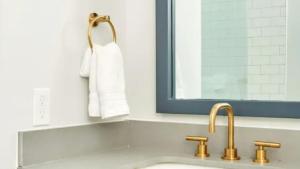 3 Units Steps to Bourbon St the French Quarter The Harlequin by AvantStay