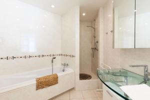 Résidence Vue Mer 95m2 Grande Terrasse Cannes Croisette. - Vue mer 95m2 Grande Terrasse Cannes Croisette. MAE-3003