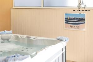 Maison à Les Sables dOlonne - Villa LS - Agréable Villa avec piscine et jacuzzi MAE-0653