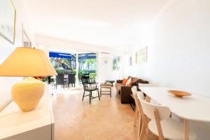 Résidence Rez-de-jardin Croisette Vue Mer Avec Garage - Rez-de-jardin Croisette vue mer avec garage MAE-3083