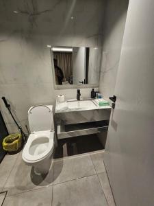 شقه بالملقا الروز ريزدنس33 vipثلاث غرف وصاله وثلاث دورات مياه ودخول ذاتي