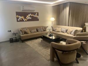 شقه بالملقا الروز ريزدنس33 vipثلاث غرف وصاله وثلاث دورات مياه ودخول ذاتي