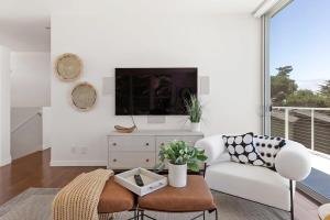 Marbella Lane - Cozy and Eccentric Design Home