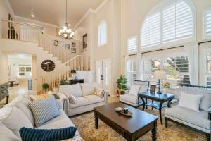 Marbella Lane - Revitalizing Getaway w Pool