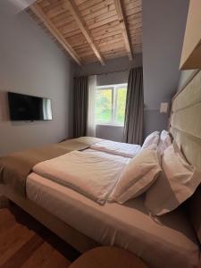 Peaceful and inviting near the Fortress