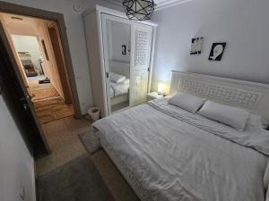 شقة مفروشةومريحةفي مدينتي قريبة من كل الخدمات والحركة