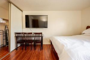Modern One Bedroom Unit, Sofa Bed, Adjustable Queen Bed, 75 Inch Smart TV and Indoor Secure Parking