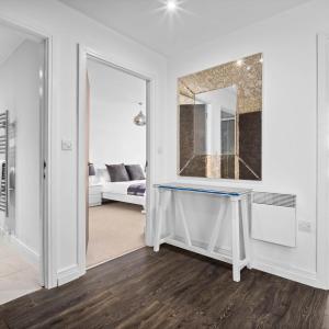 Luxe Two Bed Apartment - Parking - Smart Tv - Wi-Fi 27C