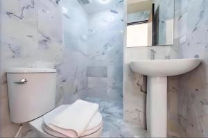 Modern Condo - Pool & Gym - Walk to Mai Khao Beach