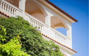 1 Bedroom Lovely Apartment In Lopar