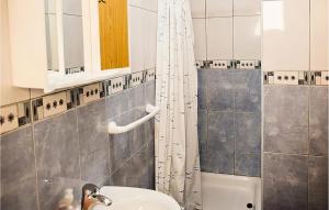 1 Bedroom Lovely Apartment In Lopar