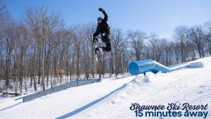 LUX Lakefront, Fireplace, Hot Tub, Pool, FIFA 2026