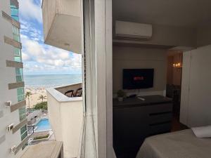 RV01- Av. Atlântica • 1 suíte • Vista mar • Sacada