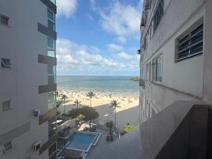 RV01- Av. Atlântica • 1 suíte • Vista mar • Sacada