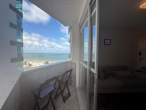 RV01- Av. Atlântica • 1 suíte • Vista mar • Sacada