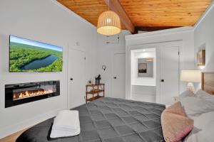 LUX Lakefront, Fireplace, Hot Tub, Pool, FIFA 2026