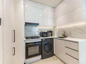 Brand New High Floor 1 BR with city view, pool and gym