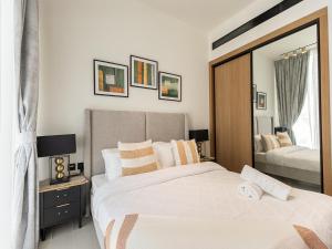 Brand New High Floor 1 BR with city view, pool and gym