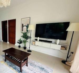 Cozy Villa in the Tropical Garden