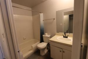 Nice Queed bed apt in Beverly Hills neighborhood