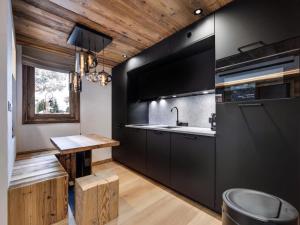 Résidence Val Disere Village - Appartement entièrement rénové Ski aux pieds Parking couvert MAE-7413