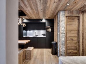 Résidence Val Disere Village - Appartement entièrement rénové Ski aux pieds Parking couvert MAE-7413