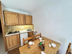 Résidence Grand Serre Che B - Studio confortable · Accès pistes par navette · Parking extérieur MAE-1043