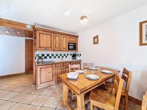 Résidence Hameau Des Airelles - Appartement spacieux. Proche des pistes. Piscine. Balcon MAE-2543