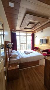 Serviced Apartments in Shimla - 3BHK and 4BK at Aagaman Woods