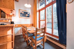 Résidence Vogel - Agréable duplex 6 personnes avec une très belle vue sur la vallée dans le village de Charmettoger à Arc 1800 MAE-9633