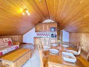Résidence Hameau Des Airelles - Appartement mansardé. Proche des pistes. Balcon. Piscine MAE-2583
