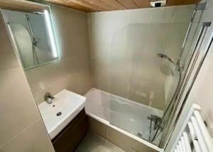 Résidence Fermes De Meribel Bat A - Appartement 3 pièces 4 personnes à Méribel Village aux pieds des pistes et accès à la piscine chauffée MAE-3043