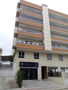 Amplo e aconchegante apartamento a 4 min do mar