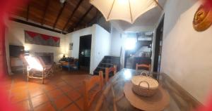 Duplex com estilo, ideal para famílias a 130 metros da areia